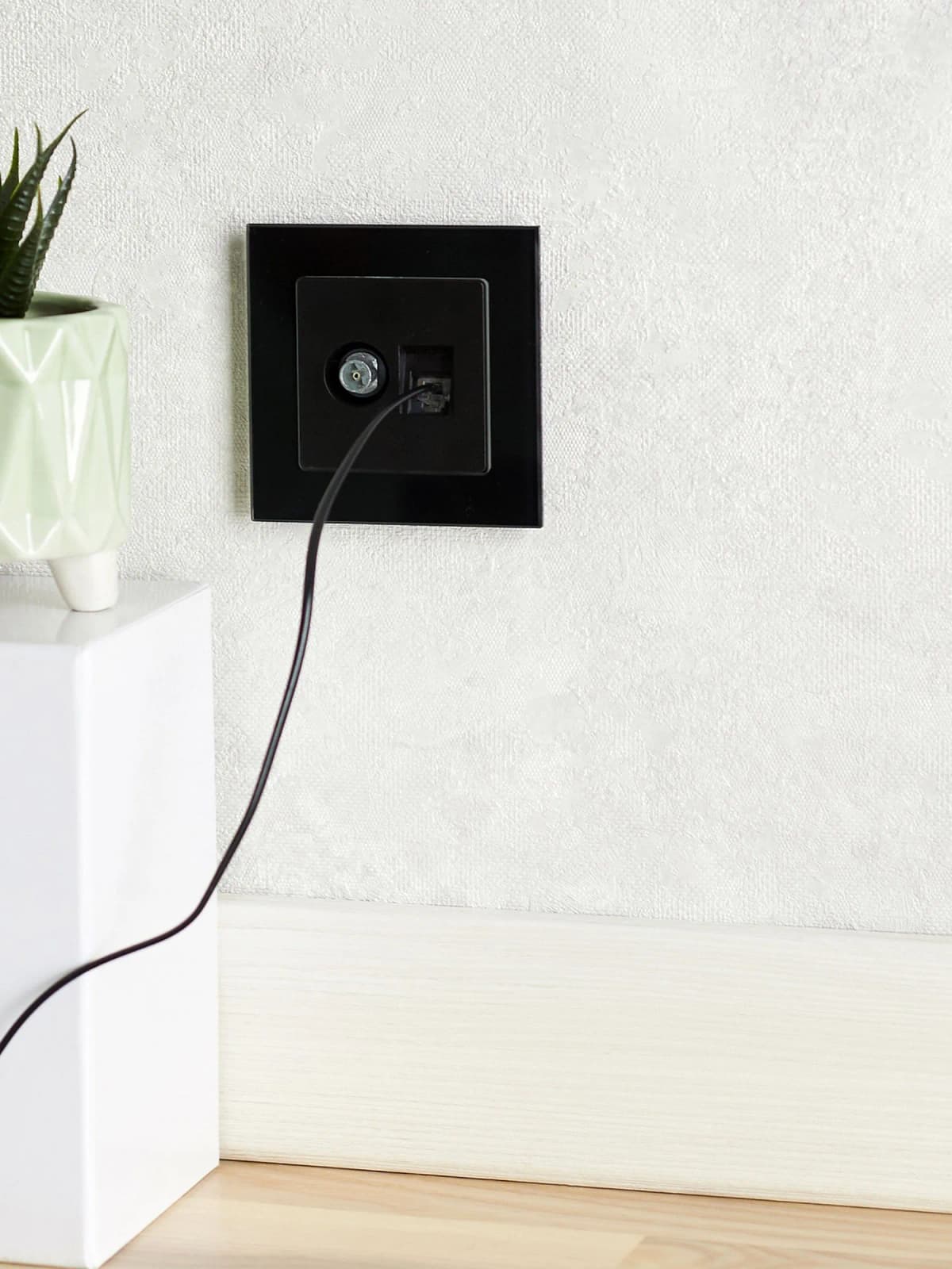 Розетка двойная TV + компьютерная IEK BRITE BR-AK20-1-K02 (черный), фото 4