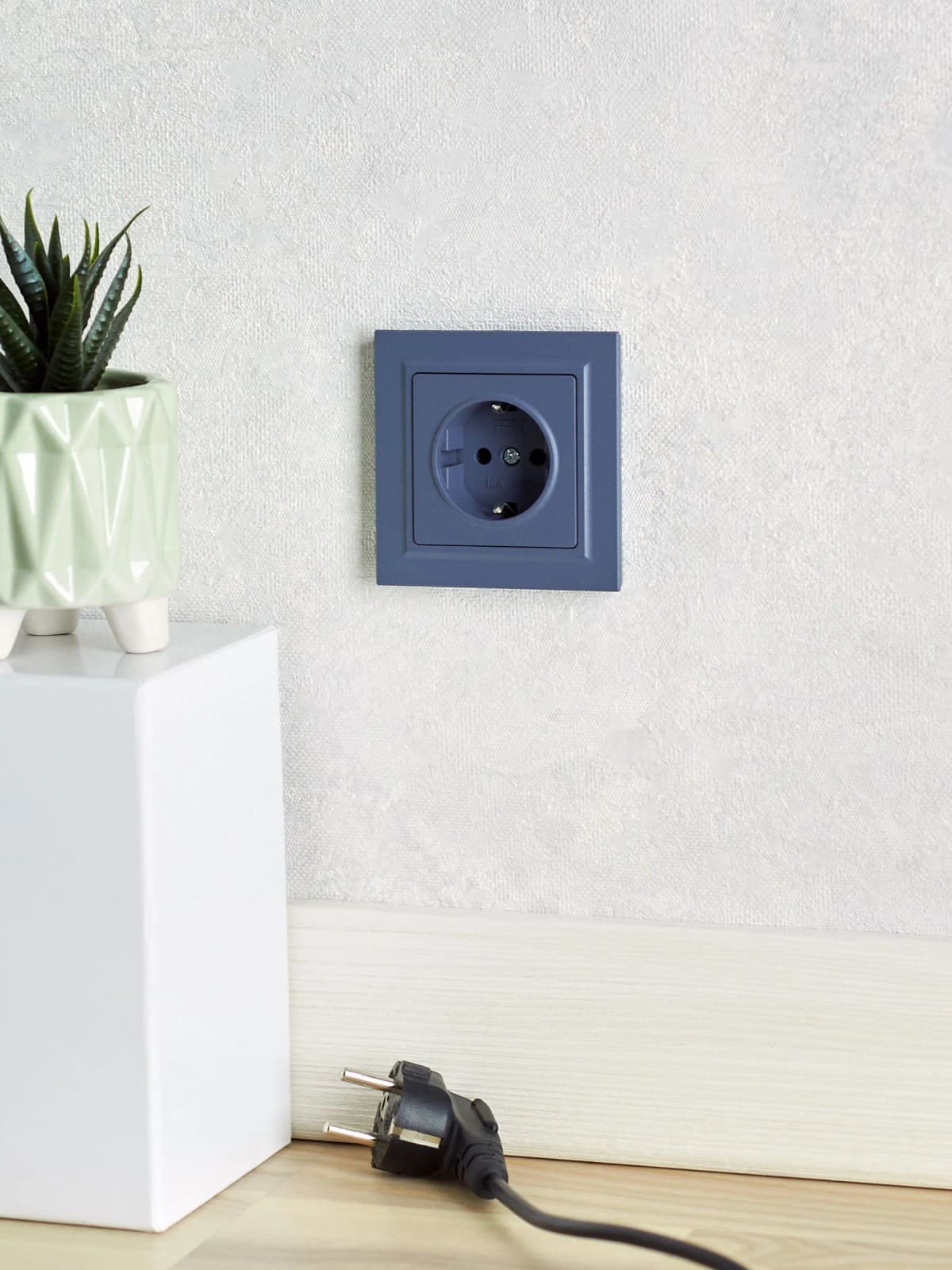 Розетка с заземлением IEK BRITE BR-R11-16-K35 (маренго), фото 4