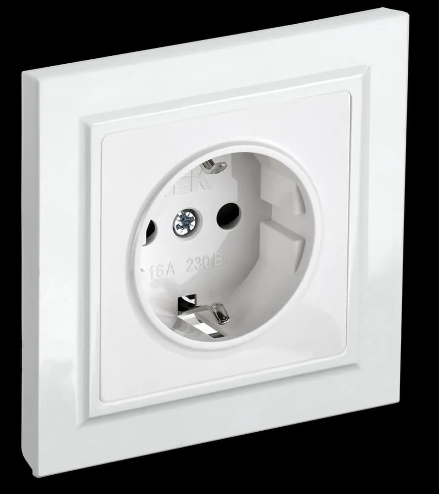 Розетка с заземлением и защитными шторками IEK BRITE BR-R14-16-K01-F (белый)