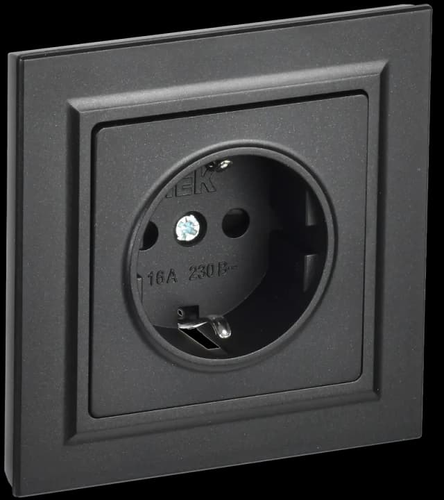 Розетка с заземлением и защитными шторками IEK BRITE BR-R14-16-K02-F (черный)