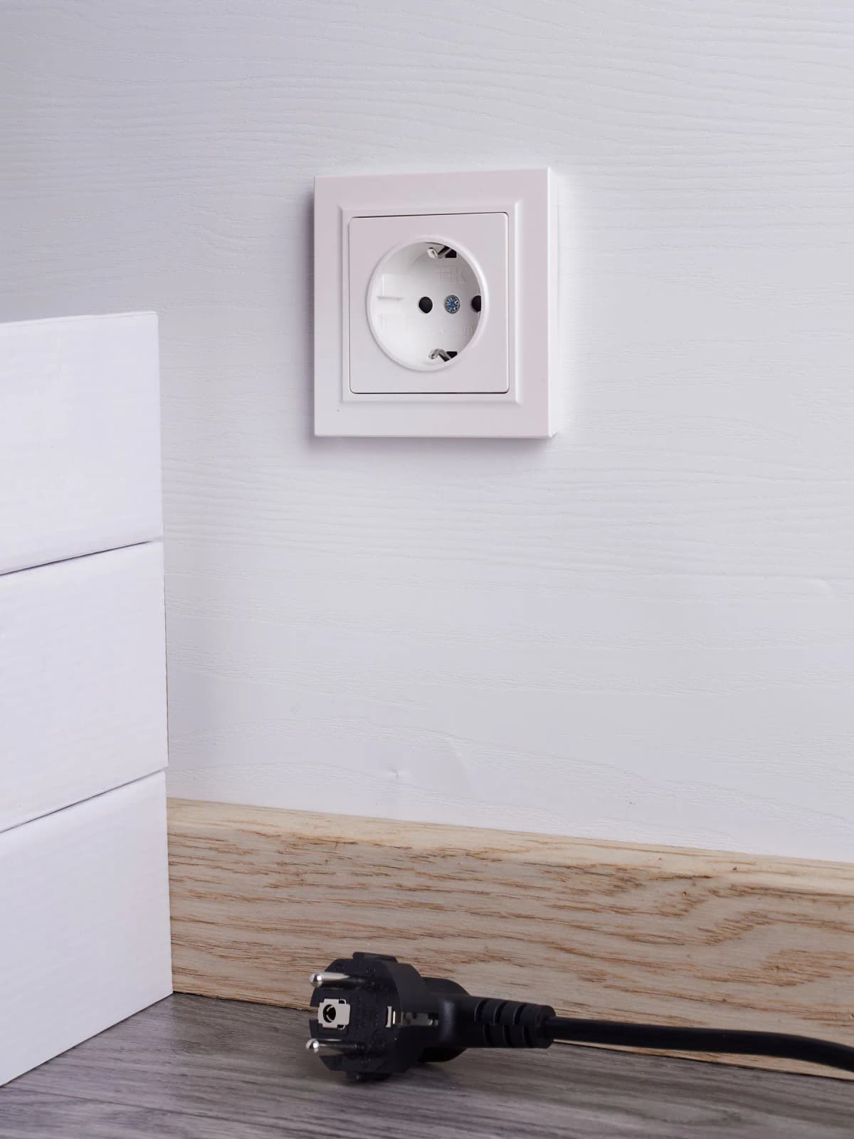 Розетка с заземлением и защитными шторками IEK BRITE BR-R14-16-K36-F (жемчужный), фото 4