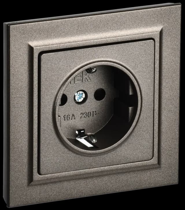 Розетка с заземлением и защитными шторками IEK BRITE BR-R14-16-K45-F (бронза)