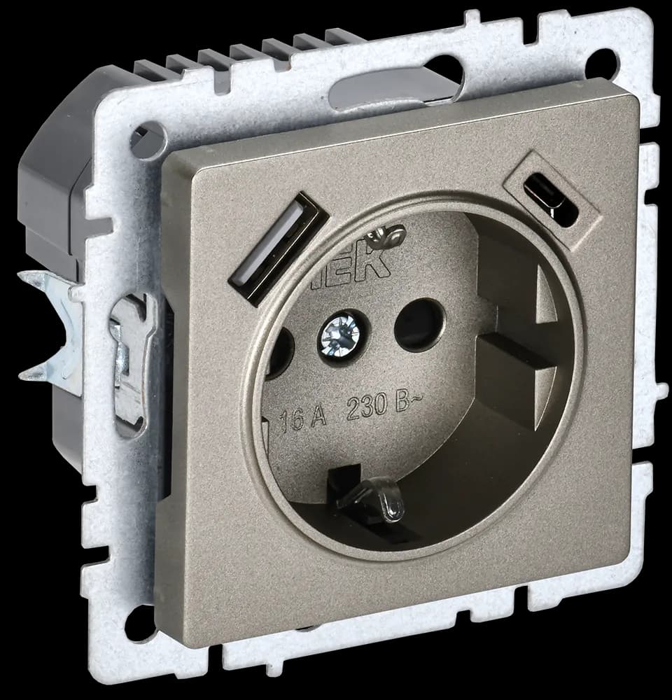Розетка USB с заземлением и защитными шторками IEK BRITE BR-R14-16-U22-018-K37 (шампань)