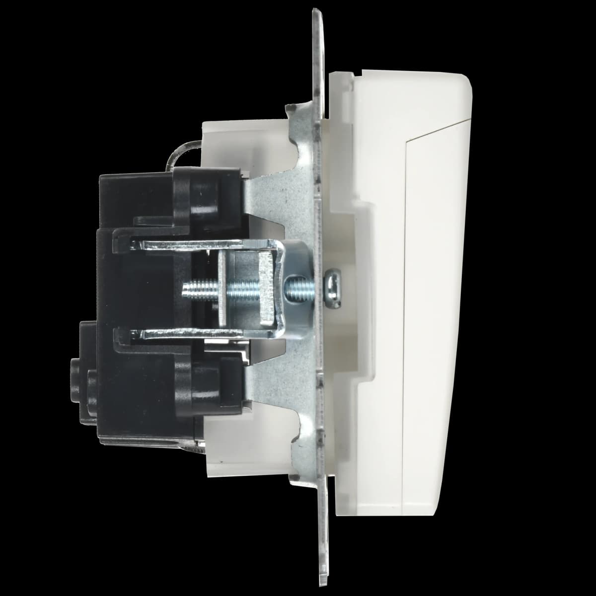 Розетка с заземлением, защитными шторками и крышкой IEK BRITE BR-R16-16-44-K01 (белый), фото 3