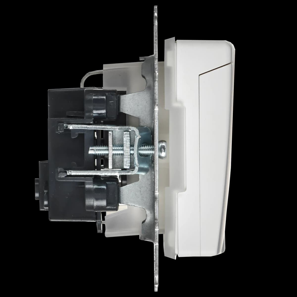 Розетка без заземления с защитными шторками и крышкой IEK BRITE BR-R16-16-44-K91 (белый арктический), фото 3