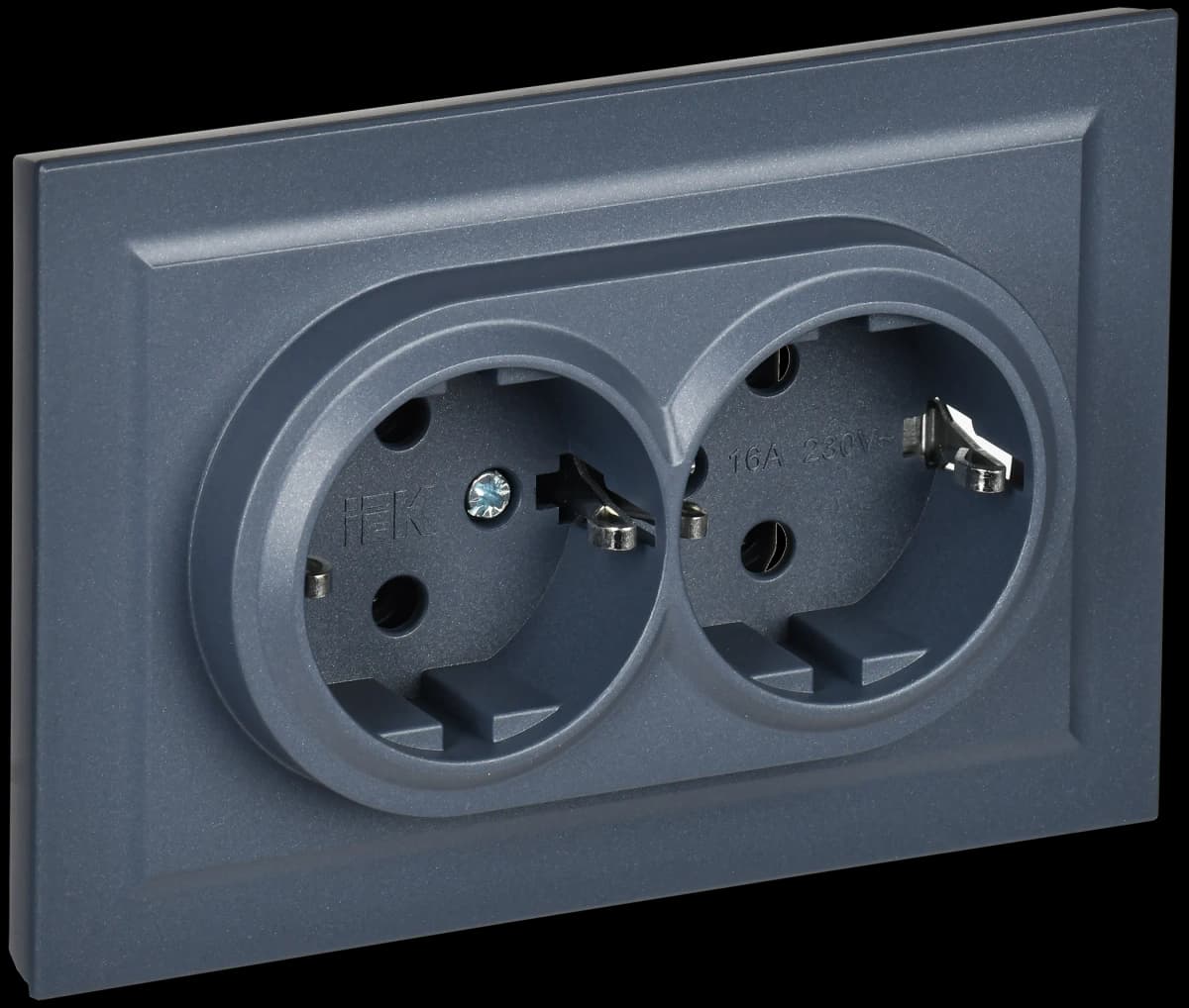Розетка двойная с заземлением и рамкой IEK BRITE BR-R21-16-K35-F (маренго)