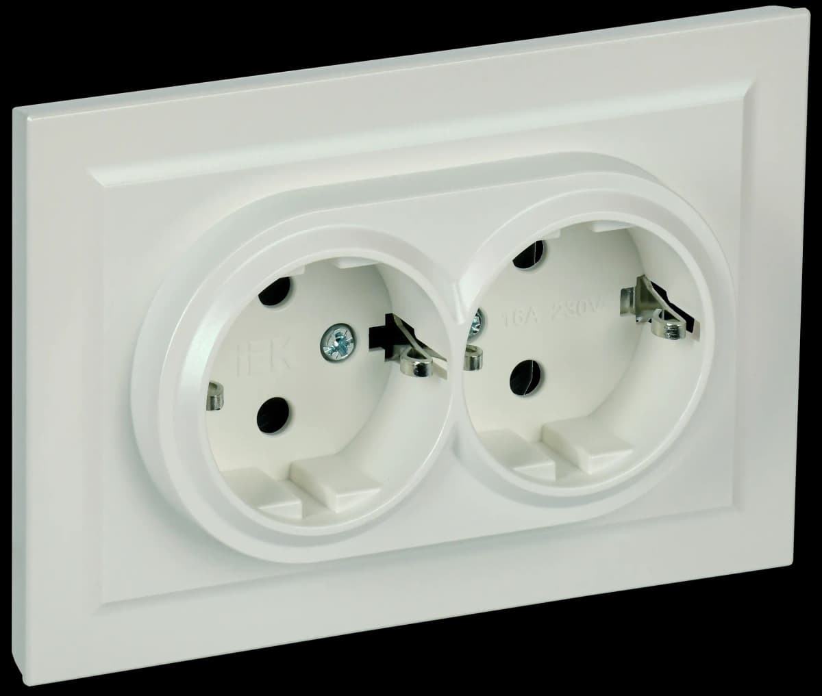 Розетка двойная с заземлением и рамкой IEK BRITE BR-R21-16-K36-F (жемчужный)