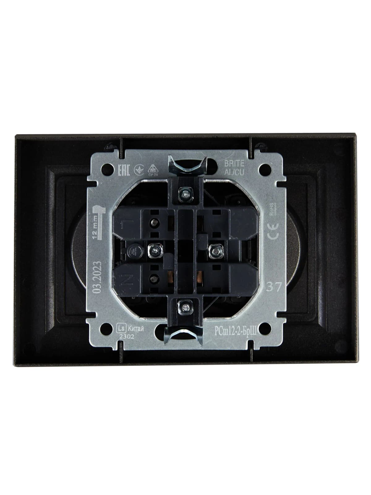 Розетка двойная без заземления с защитными шторками и рамкой IEK BRITE BR-R23-10-K37-F (шампань), фото 3