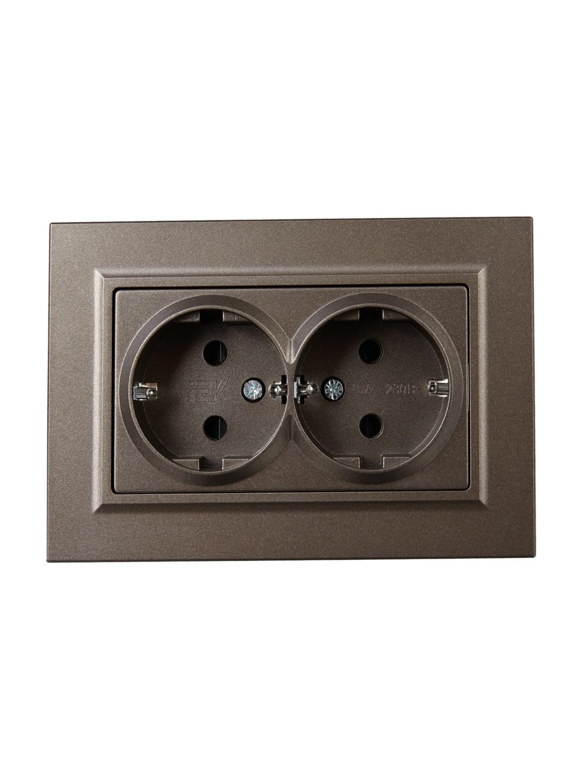 Розетка двойная с заземлением, защитными шторками и рамкой IEK BRITE BR-R24-16-K45-F (бронза), фото 4