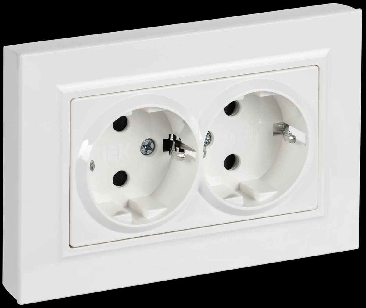 Розетка двойная с заземлением, защитными шторками и рамкой IEK BRITE BR-R28-16-K01-F (белый)