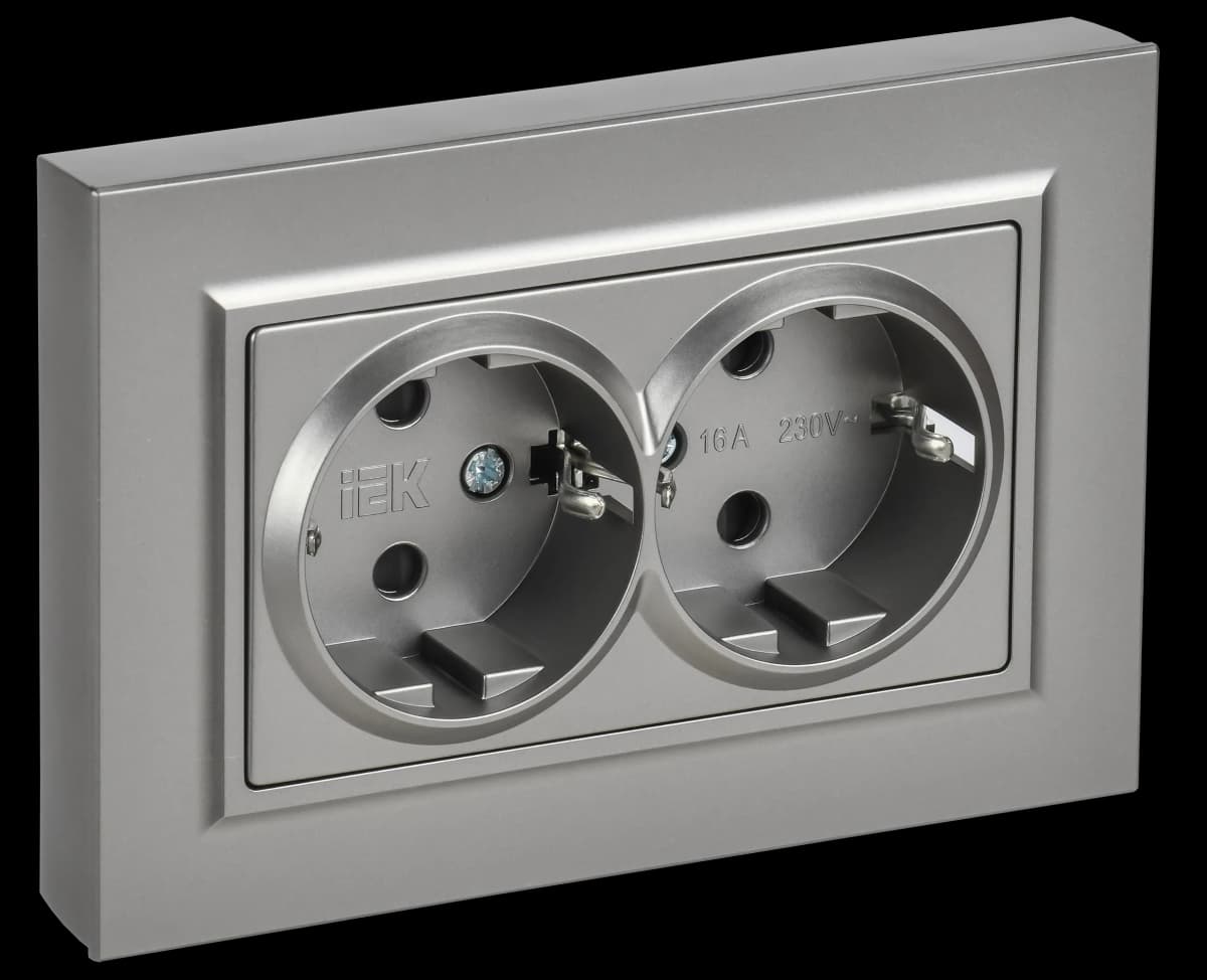Розетка двойная с заземлением, защитными шторками и рамкой IEK BRITE BR-R28-16-K46-F (сталь)
