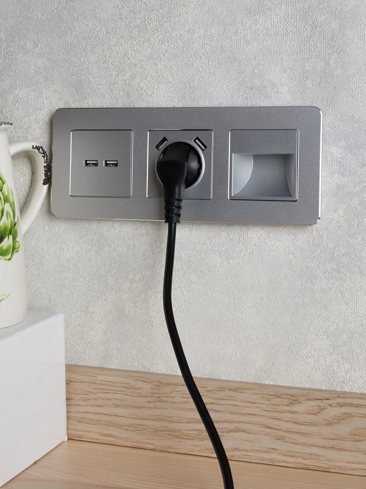Розетка USB IEK BRITE BR-U21-D31-K47 (алюминий), фото 3