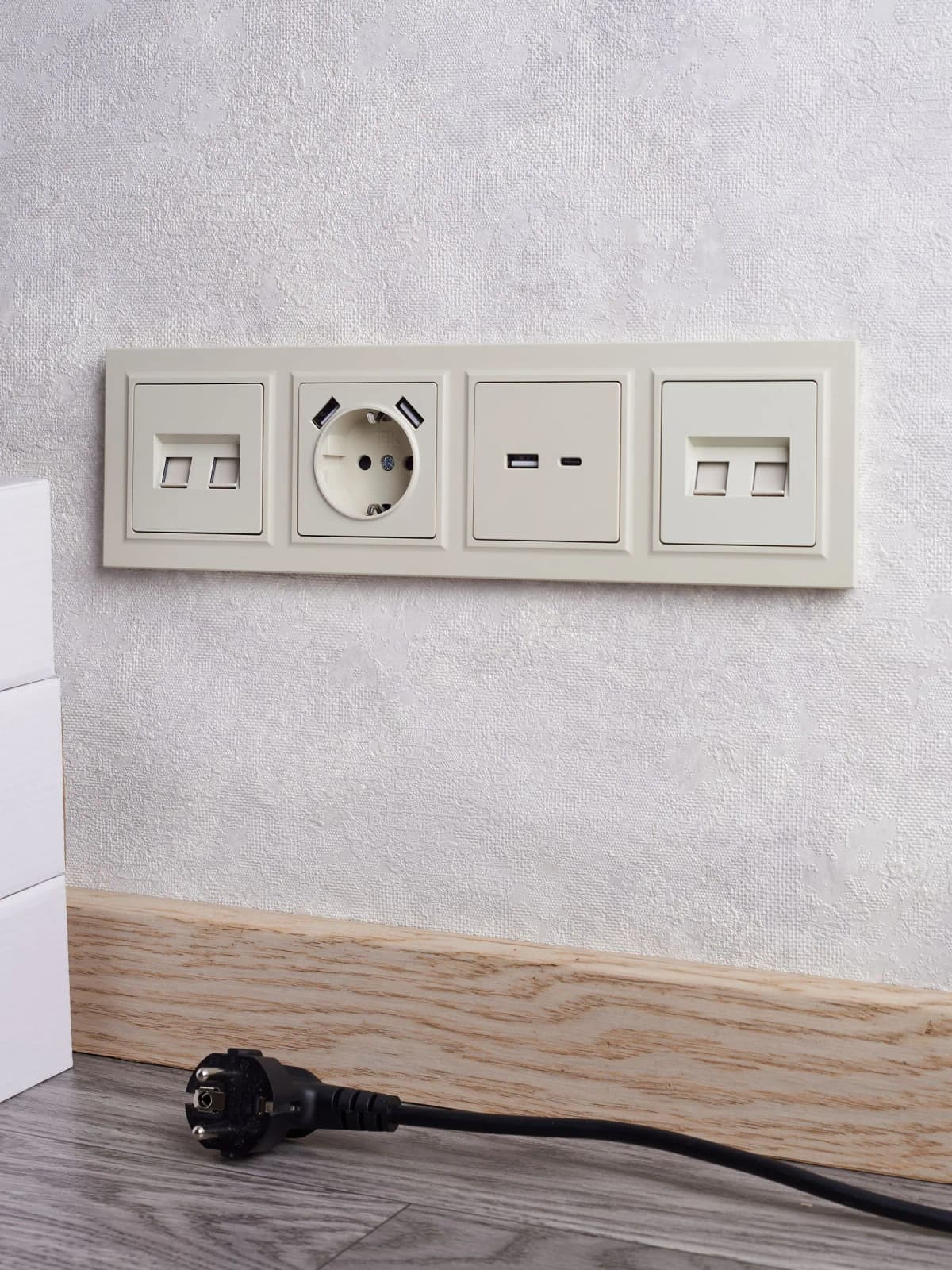 Розетка USB IEK BRITE BR-U22-018-K10 (бежевый), фото 4