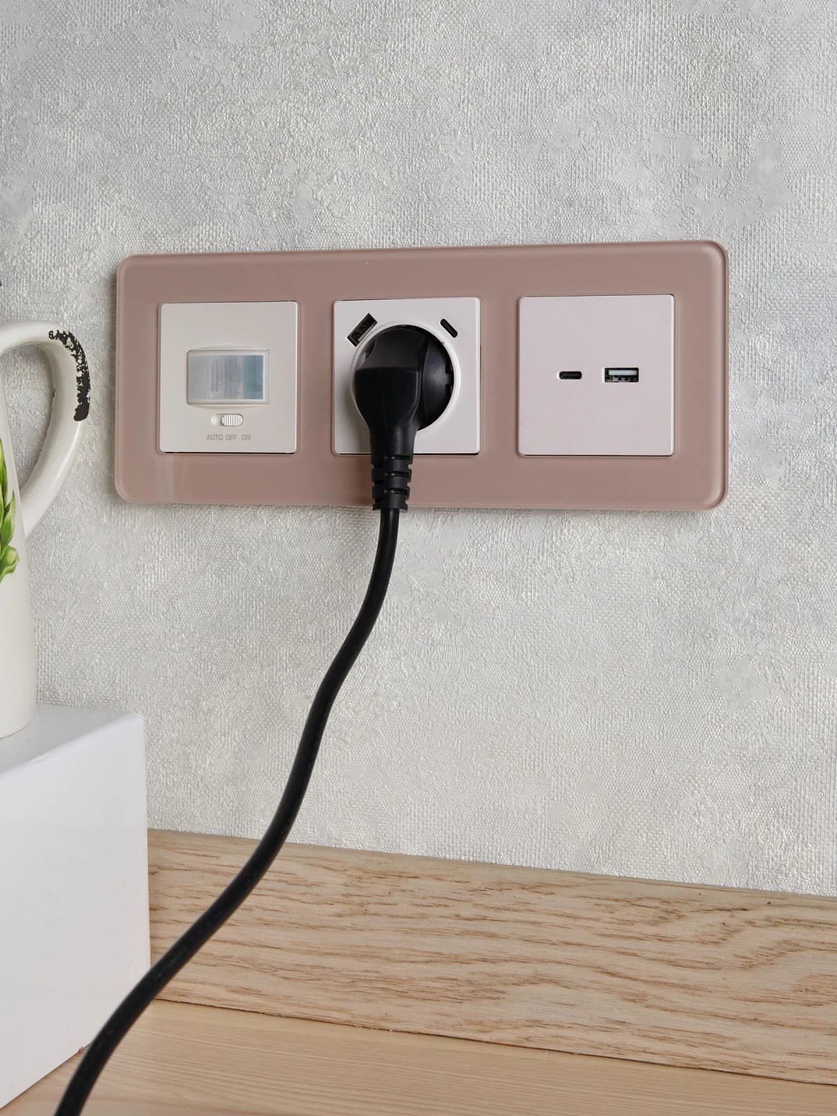 Розетка USB IEK BRITE BR-U22-018-K36 (жемчужный), фото 4