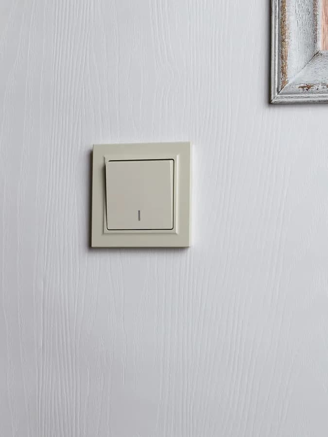 Выключатель 1-клавишный проходной с подсветкой IEK BRITE BR-V12-1-10-K10 (бежевый), фото 4