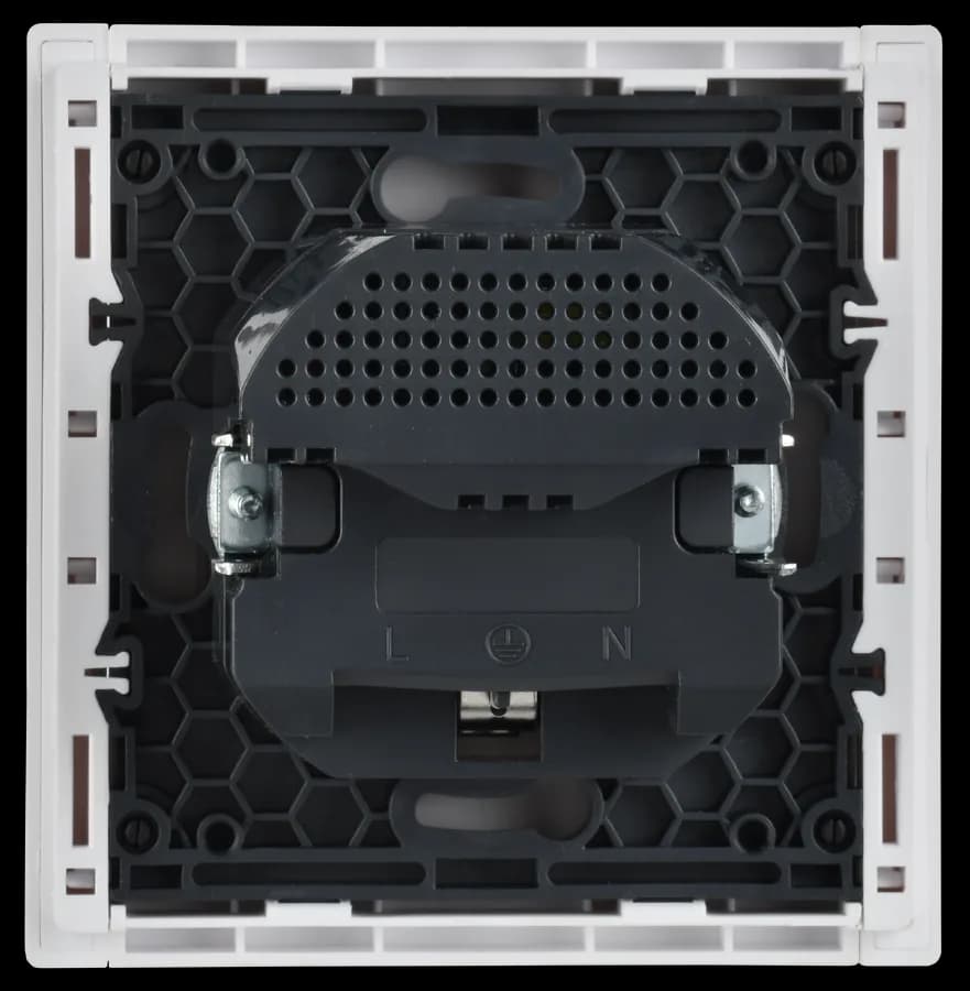 Розетка USB с заземлением и защитными шторками IEK FORTE&PIANO FP-R14-16-U21-D31-K01 (белый), фото 4