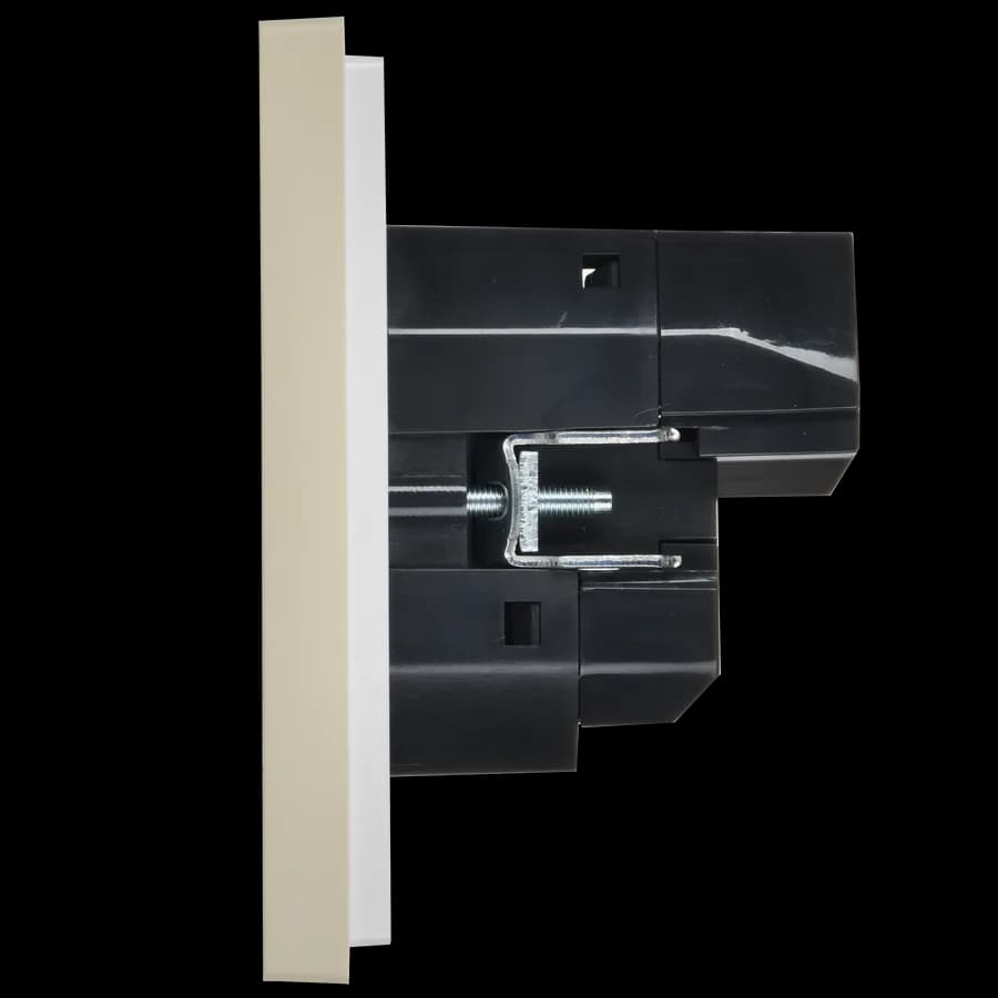 Розетка USB с заземлением и защитными шторками IEK FORTE&PIANO FP-R14-16-U21-D31-K10 (ваниль), фото 4