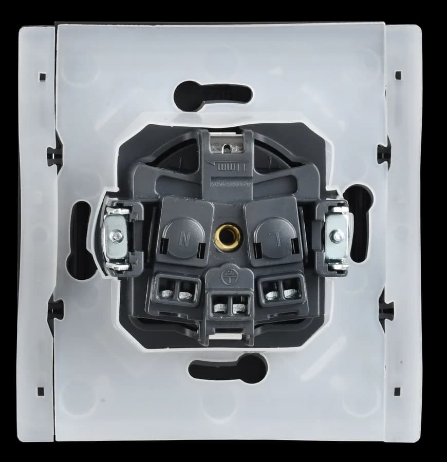 Розетка с заземлением, защитными шторками и крышкой IEK FORTE&PIANO FP-R16-16-44-K02 (черный), фото 4