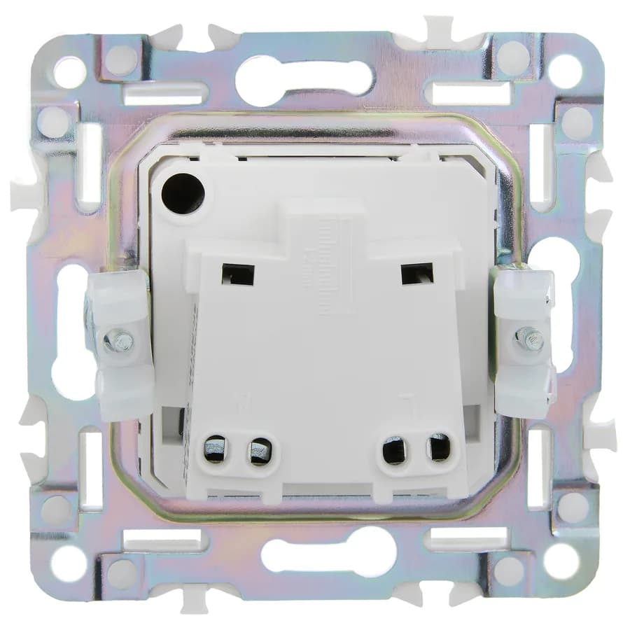 Розетка без заземления с защитными шторками IEK SKANDY SK-R13-10-K37 (шампань), фото 4