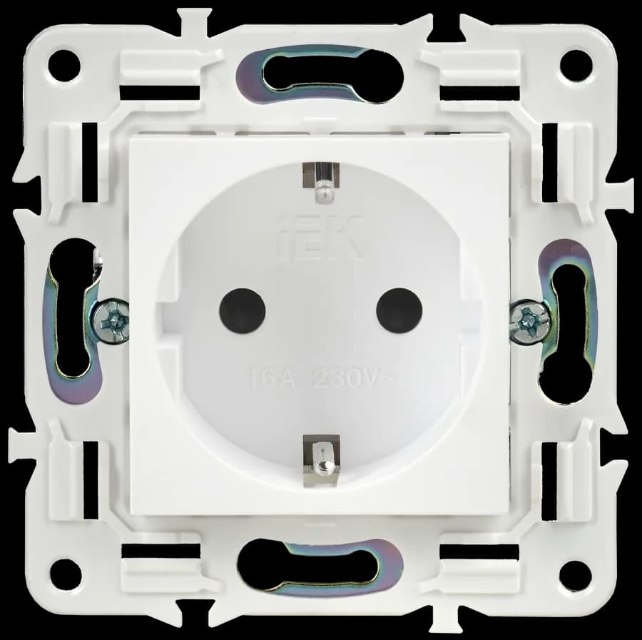 Розетка с заземлением и защитными шторками IEK SKANDY SK-R14-16-1-K01 (белый арктический), фото 3