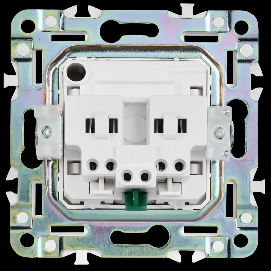 Розетка с заземлением и защитными шторками IEK SKANDY SK-R14-16-1-K37 (шампань), фото 4