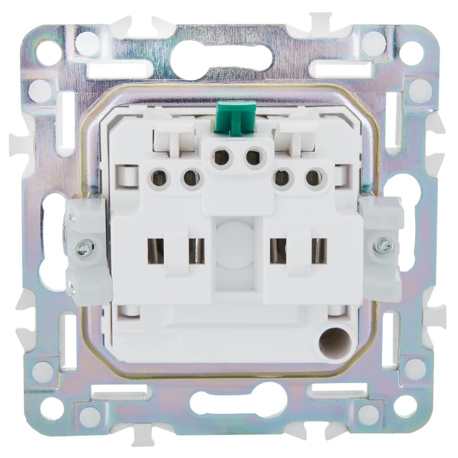 Розетка с заземлением и защитными шторками IEK SKANDY SK-R14-16-1-K48 (титан), фото 3