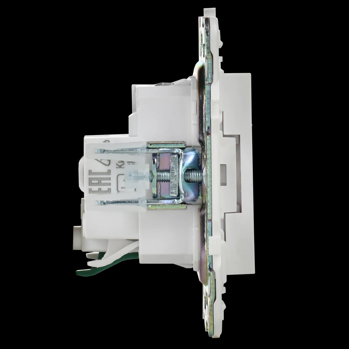 Розетка с заземлением и защитными шторками IEK SKANDY SK-R14-16-K01 (белый арктический), фото 4