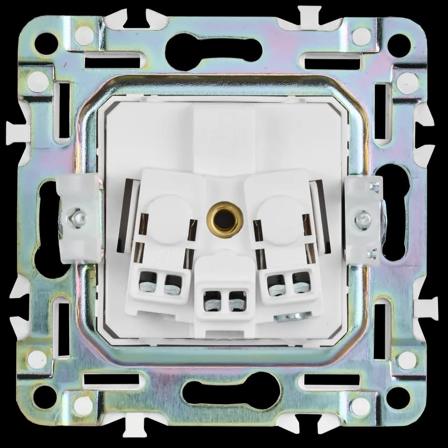 Розетка с заземлением и защитными шторками IEK SKANDY SK-R14-16-K48 (титан), фото 4
