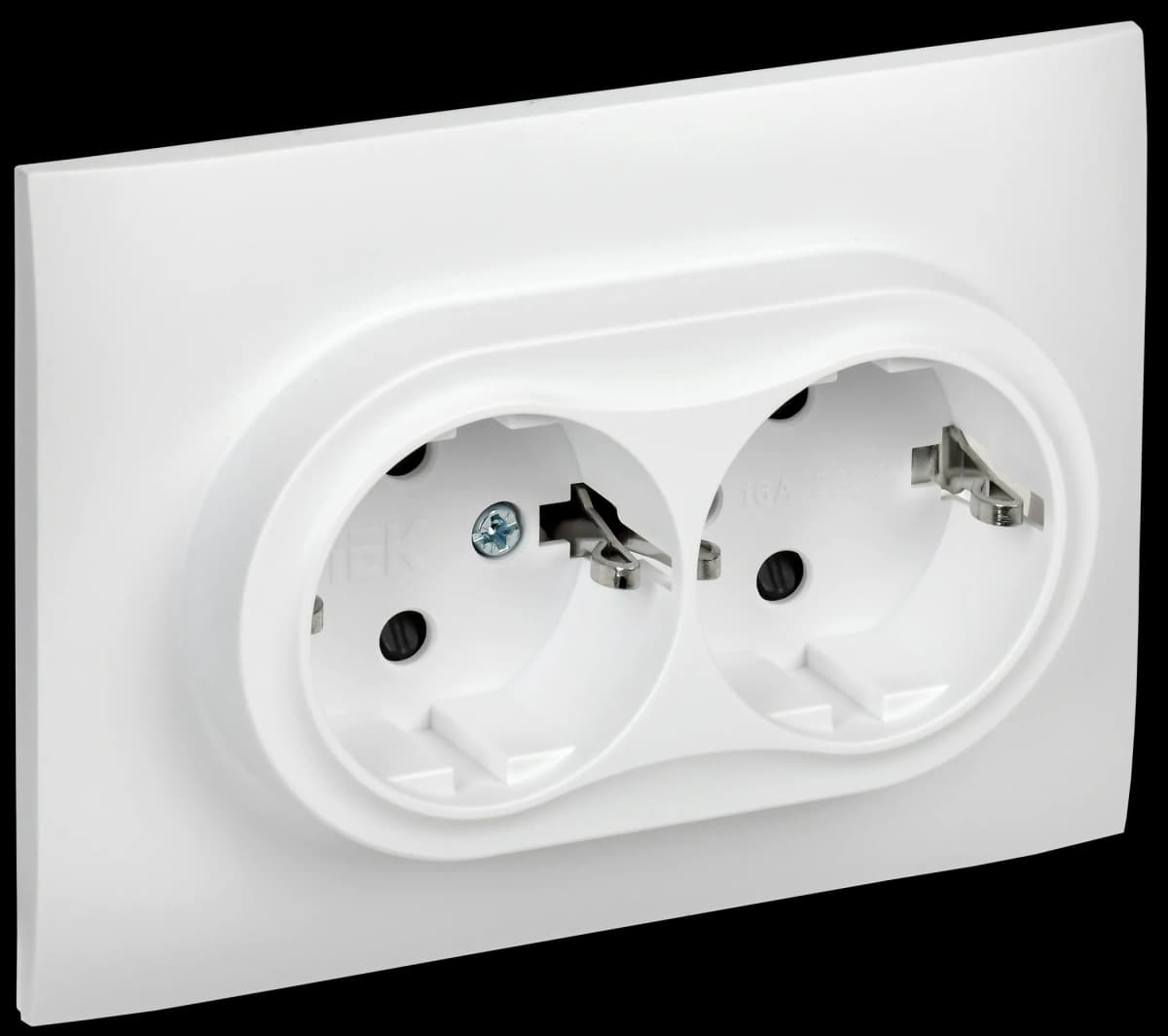 Розетка двойная с заземлением, защитными шторками и рамкой IEK SKANDY SK-R24-16-K01-F (белый арктический)
