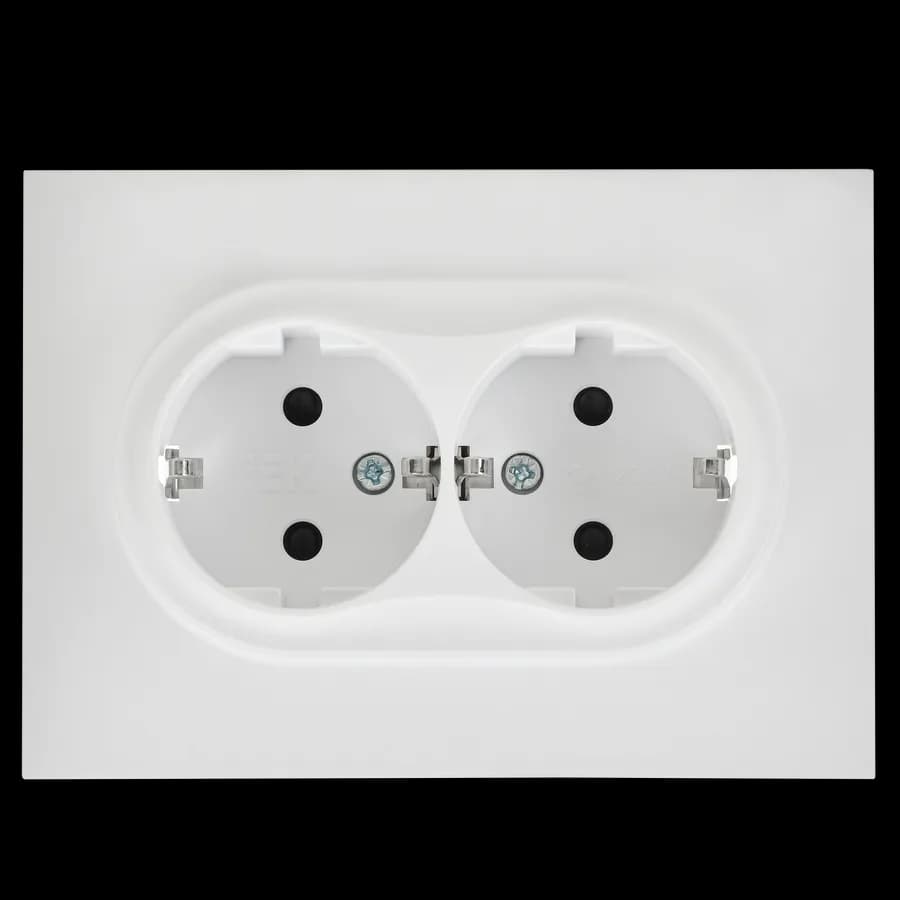 Розетка двойная с заземлением, защитными шторками и рамкой IEK SKANDY SK-R24-16-K01-F (белый арктический), фото 3