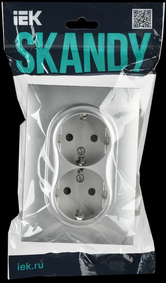 Розетка двойная с заземлением, защитными шторками и рамкой IEK SKANDY SK-R24-16-K23-F (серебряный), фото 2