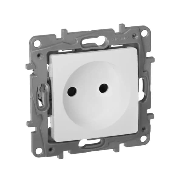 Розетка без заземления со шторками Legrand Etika 672234 (белый)
