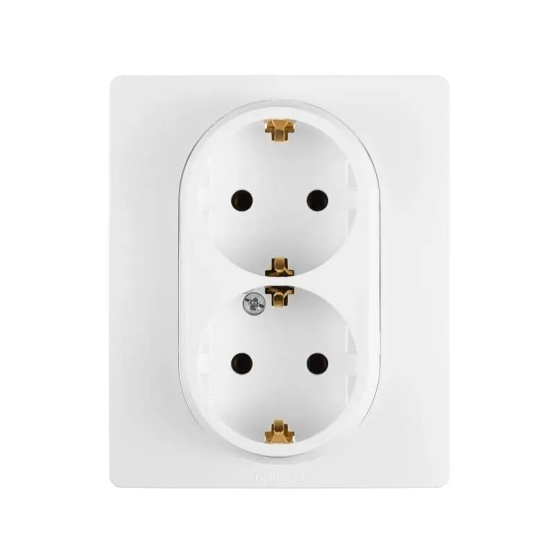 Розетка двойная с заземлением Legrand Etika 672272 (белый)