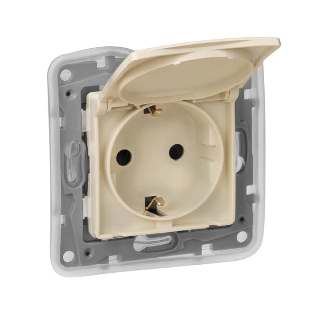 Розетка с заземлением влагозащищённая IP44 Legrand Etika 672332 (слоновая кость)