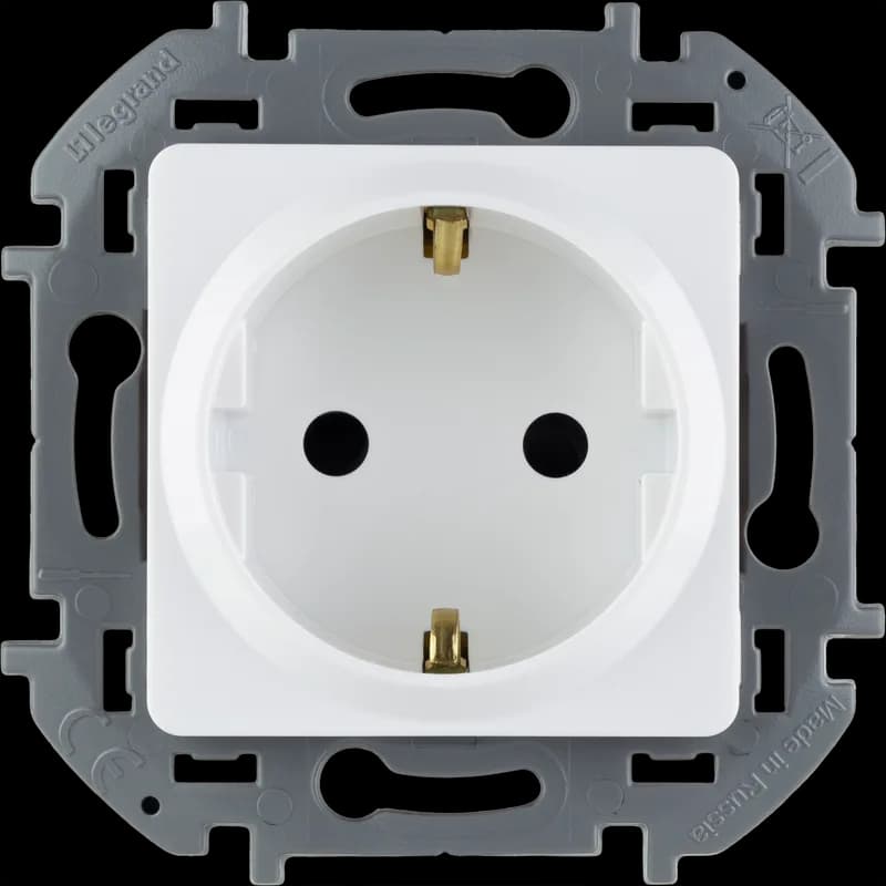 Розетка с заземлением со шторками Legrand Inspiria 673730 (белый)