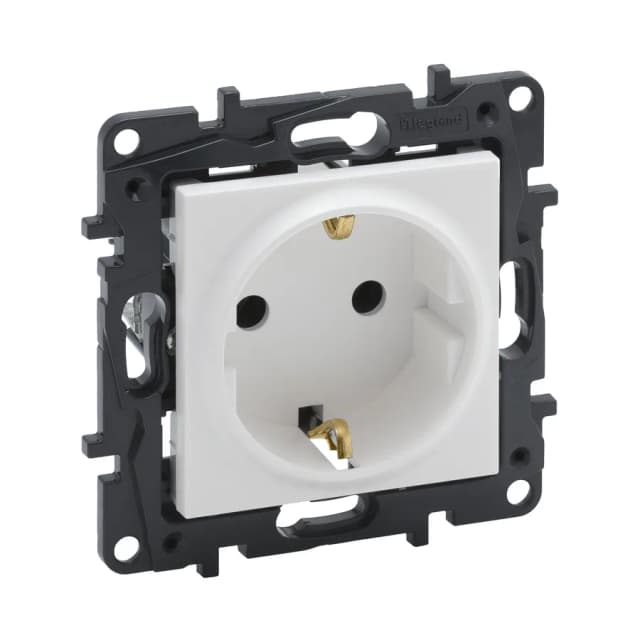 Розетка с заземлением Legrand Structura 764210 (белый)