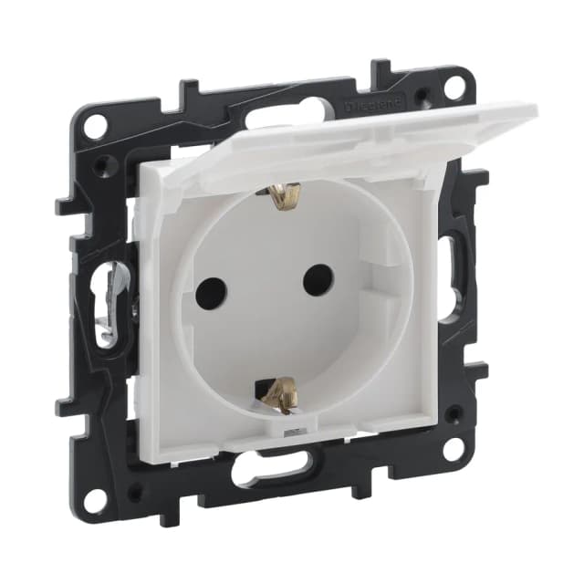 Розетка с заземлением влагозащищённая IP44 Legrand Structura 764240 (белый)