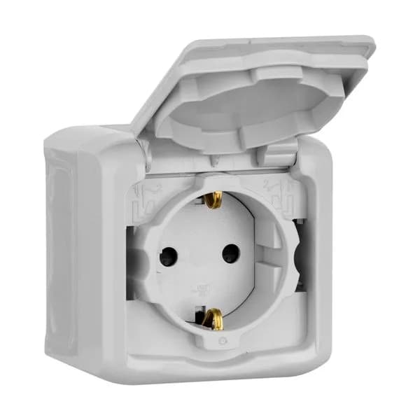 Розетка с заземлением со шторками влагозащищённая IP44 Legrand Quteo 782351 (серый)