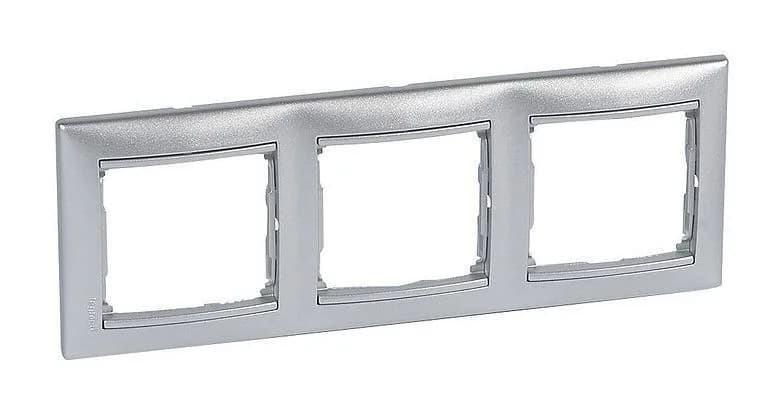 Рамка для выключателей и розеток Legrand Valena 3-местная 770153 (алюминий)