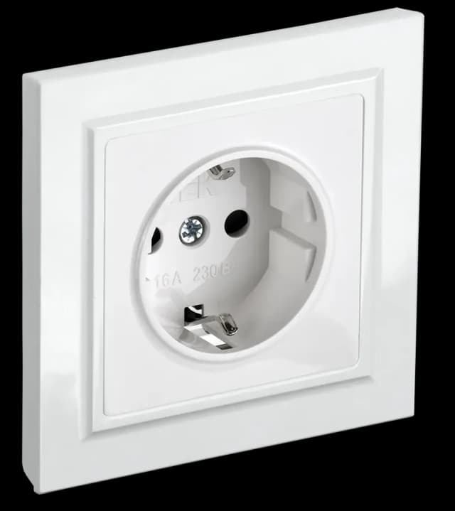 Розетка с заземлением и защитными шторками IEK BRITE BR-R14-16-K01-F (белый)