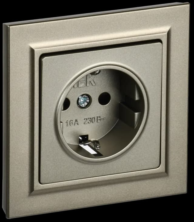 Розетка с заземлением и защитными шторками IEK BRITE BR-R14-16-K37-F (шампань)