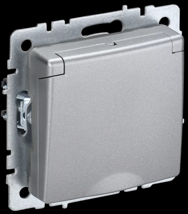 Розетка с заземлением, защитными шторками и крышкой IEK BRITE BR-R16-16-K47 (алюминий)