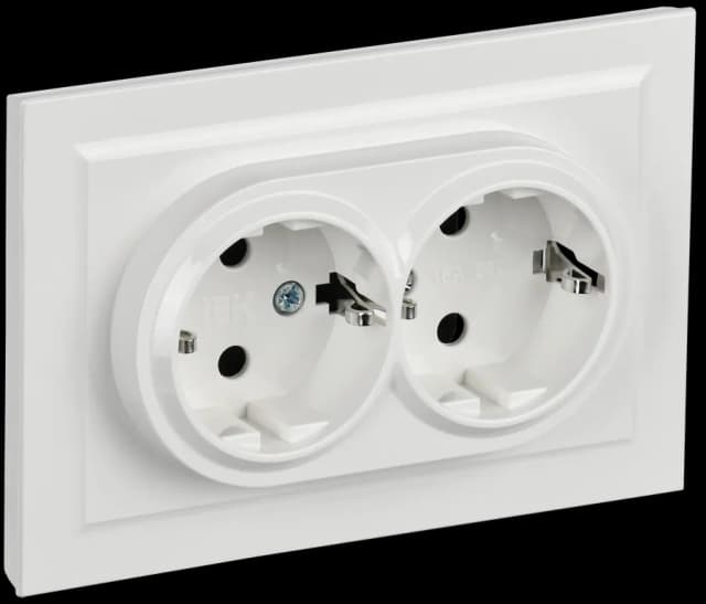 Розетка двойная с заземлением и рамкой IEK BRITE BR-R21-16-K01-F (белый)
