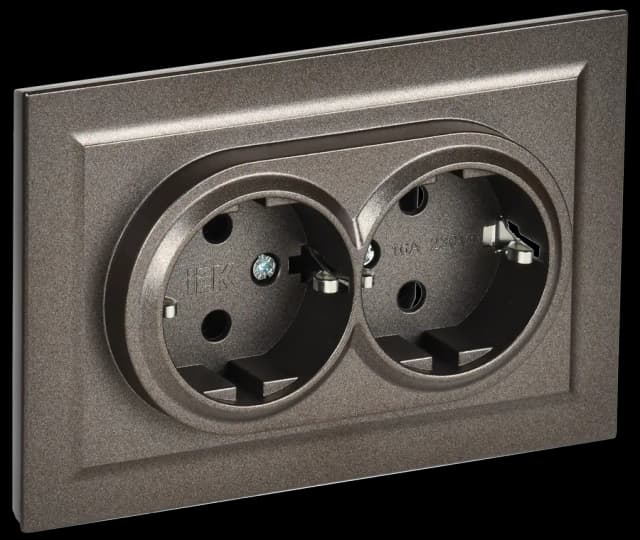 Розетка двойная с заземлением и рамкой IEK BRITE BR-R21-16-K45-F (бронза)