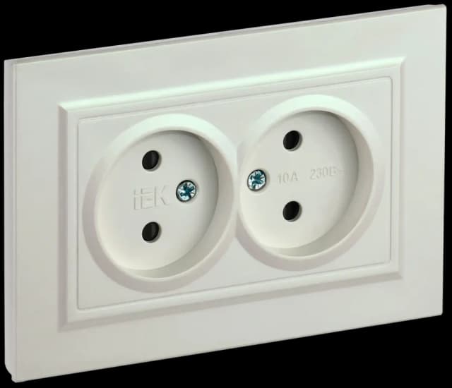 Розетка двойная без заземления с защитными шторками и рамкой IEK BRITE BR-R23-10-K36-F (жемчужный)
