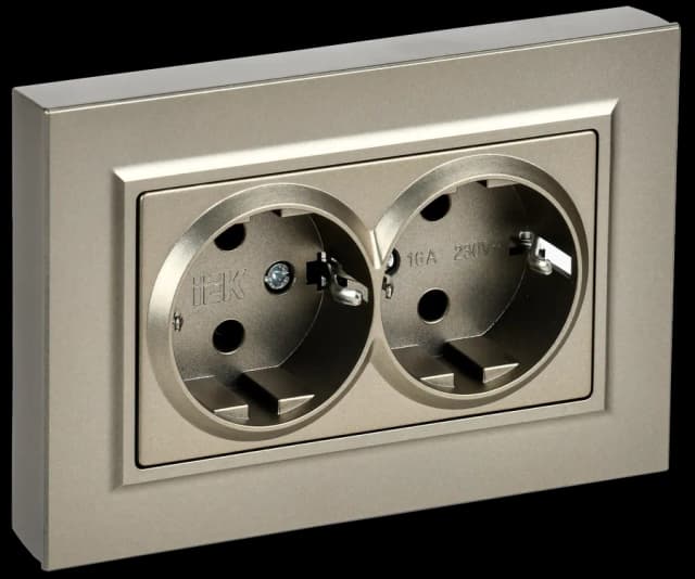 Розетка двойная с заземлением и рамкой IEK BRITE BR-R27-16-K37-F (шампань)