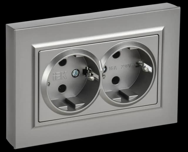 Розетка двойная с заземлением и рамкой IEK BRITE BR-R27-16-K46-F (сталь)