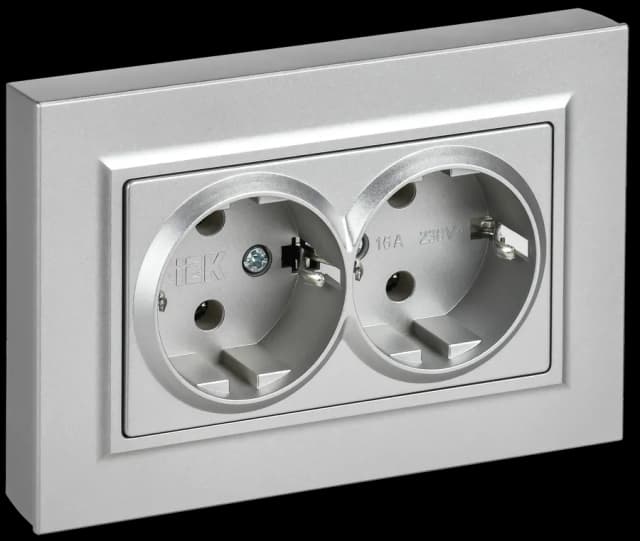 Розетка двойная с заземлением и рамкой IEK BRITE BR-R27-16-K47-F (алюминий)