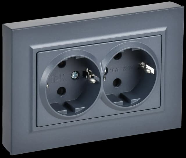 Розетка двойная с заземлением, защитными шторками и рамкой IEK BRITE BR-R28-16-K35-F (маренго)
