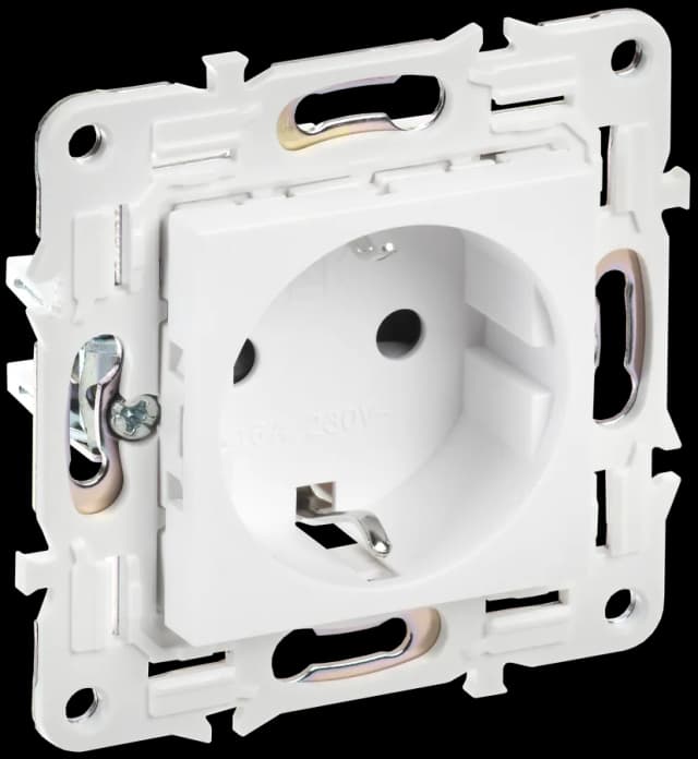 Розетка с заземлением и защитными шторками IEK SKANDY SK-R14-16-K01 (белый арктический)